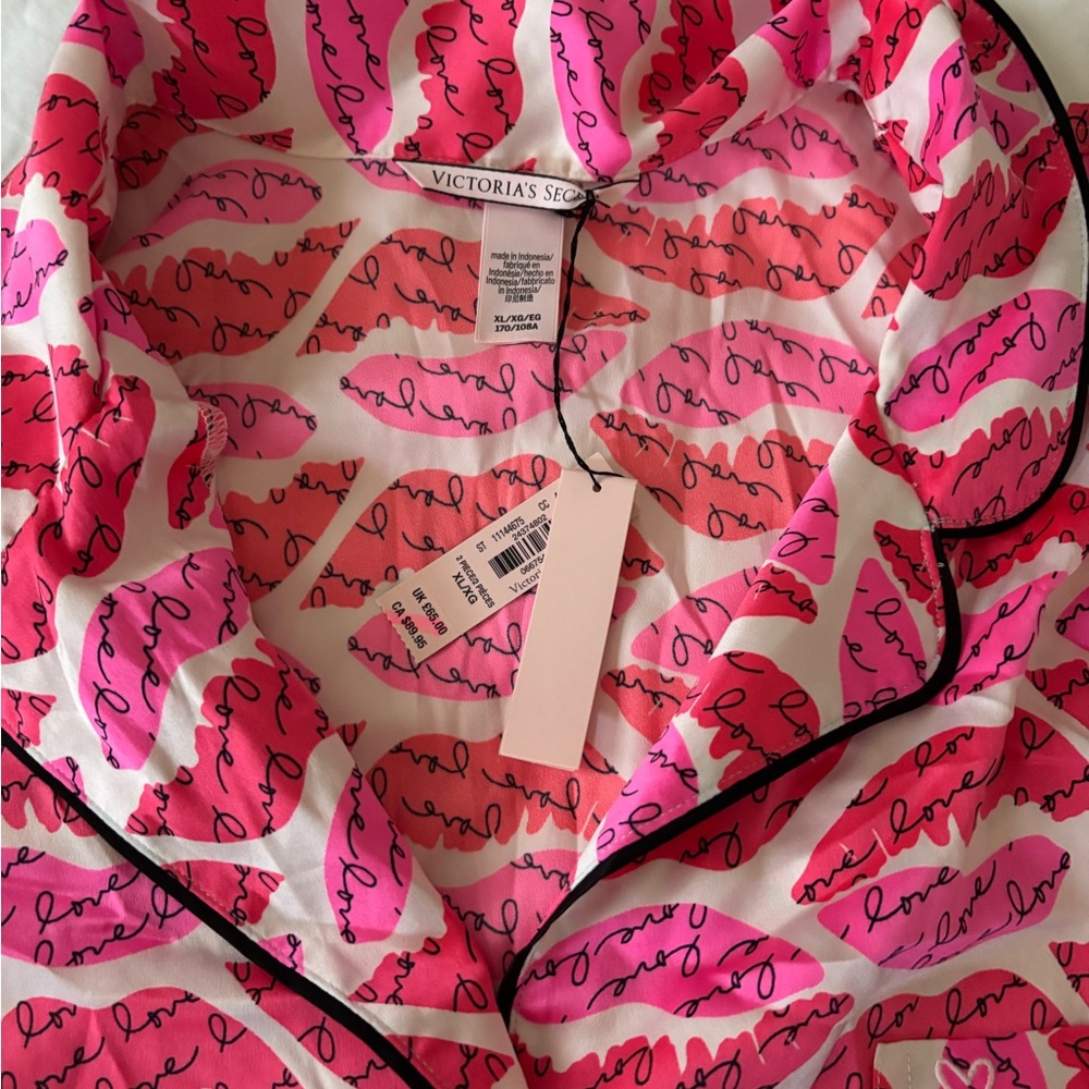 VICTORIA'S SECRET Pink and White Lip Print Pajama Top XL, NWT - Picture 2 of 7